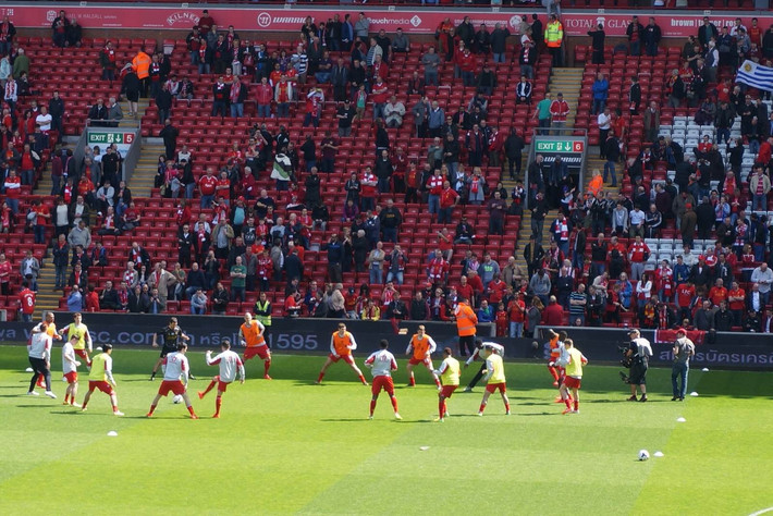 翻修球场，“连滚带爬”为的是“从从容容”