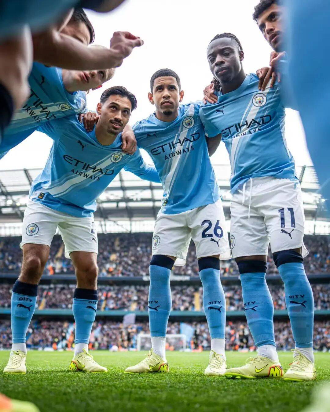 国脚连续进球引领全队节奏