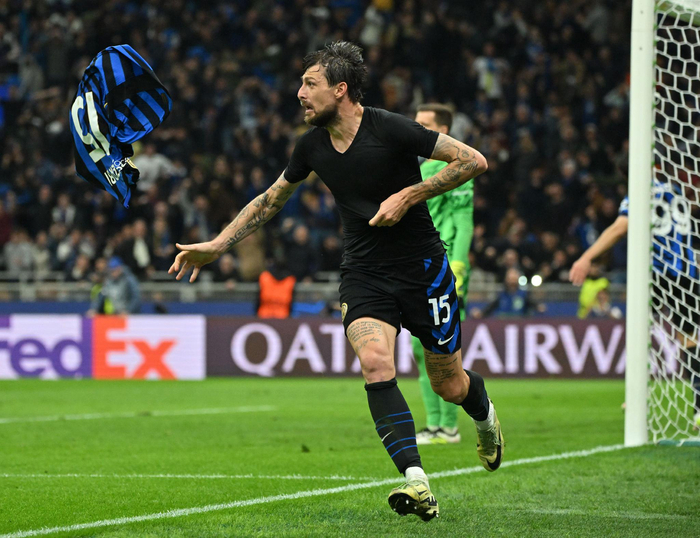 克尼佩尔超高难度后仰三分命中，黄蜂&猛龙进入加时赛！